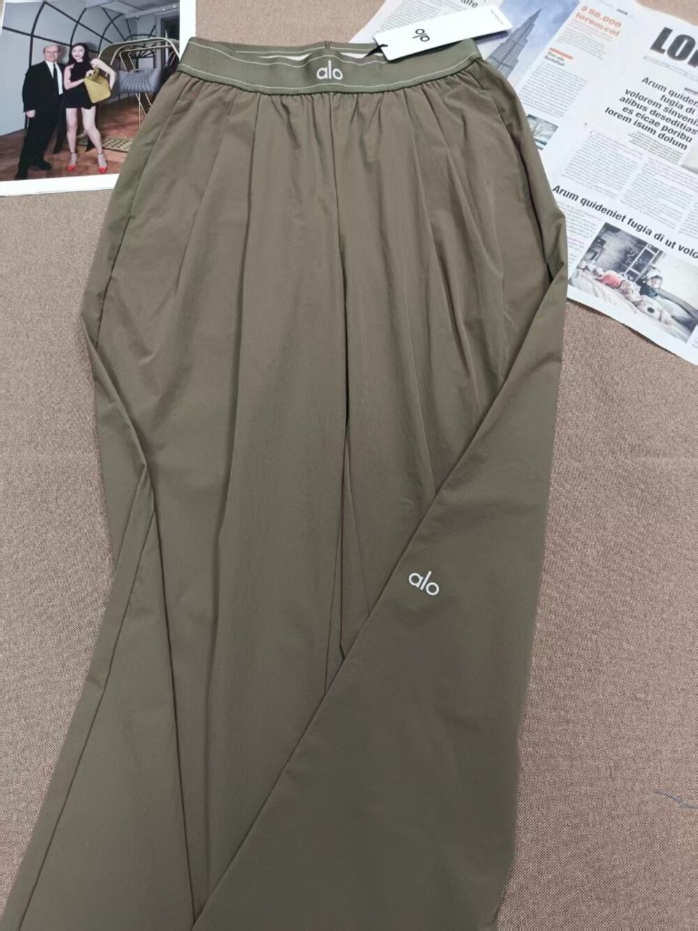 ALO Yoga Suit Up Trouser🥰Olive Straight Leg Easy Everyday🌴Regular/Limited/NWT - Picture 2 of 8